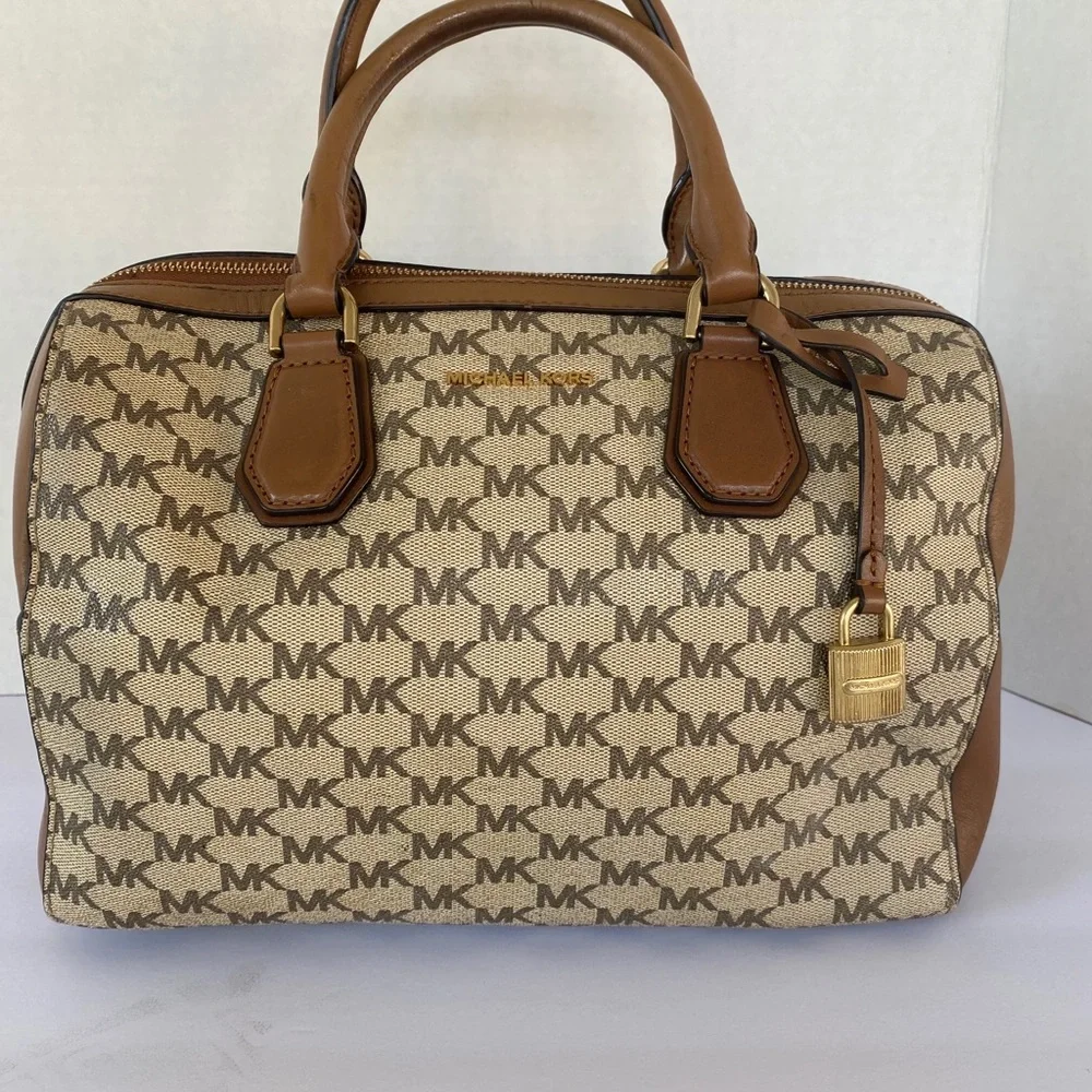 Michael Kors Handbag 🤎 - Picture 2 of 9